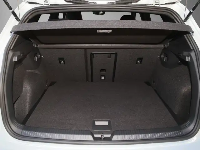 Volkswagen Golf view 8