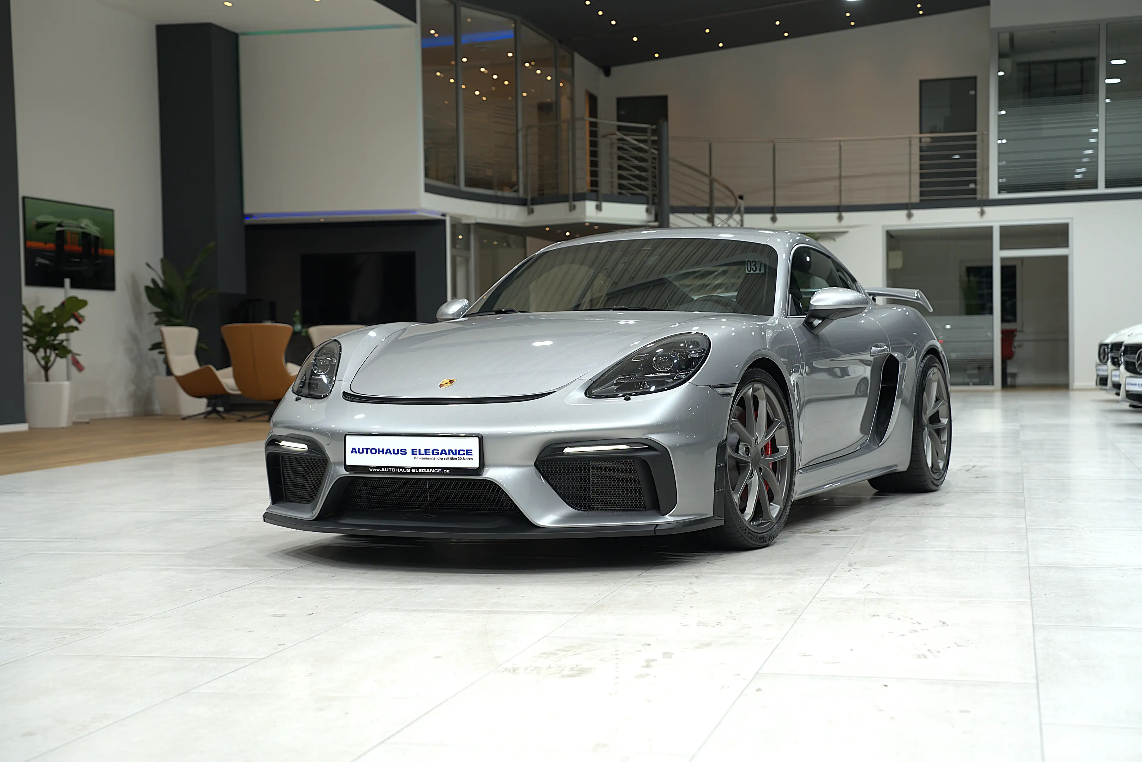 Porsche Cayman 718 GT4*CARBON-SCHALEN*SPORT-CHRONO*BOSE* — photo 3