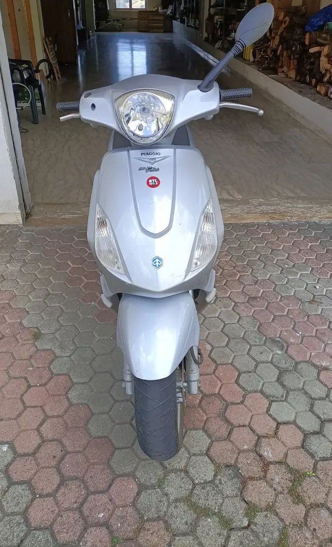 Piaggio Fly 50 4 Tempi Gris - 1