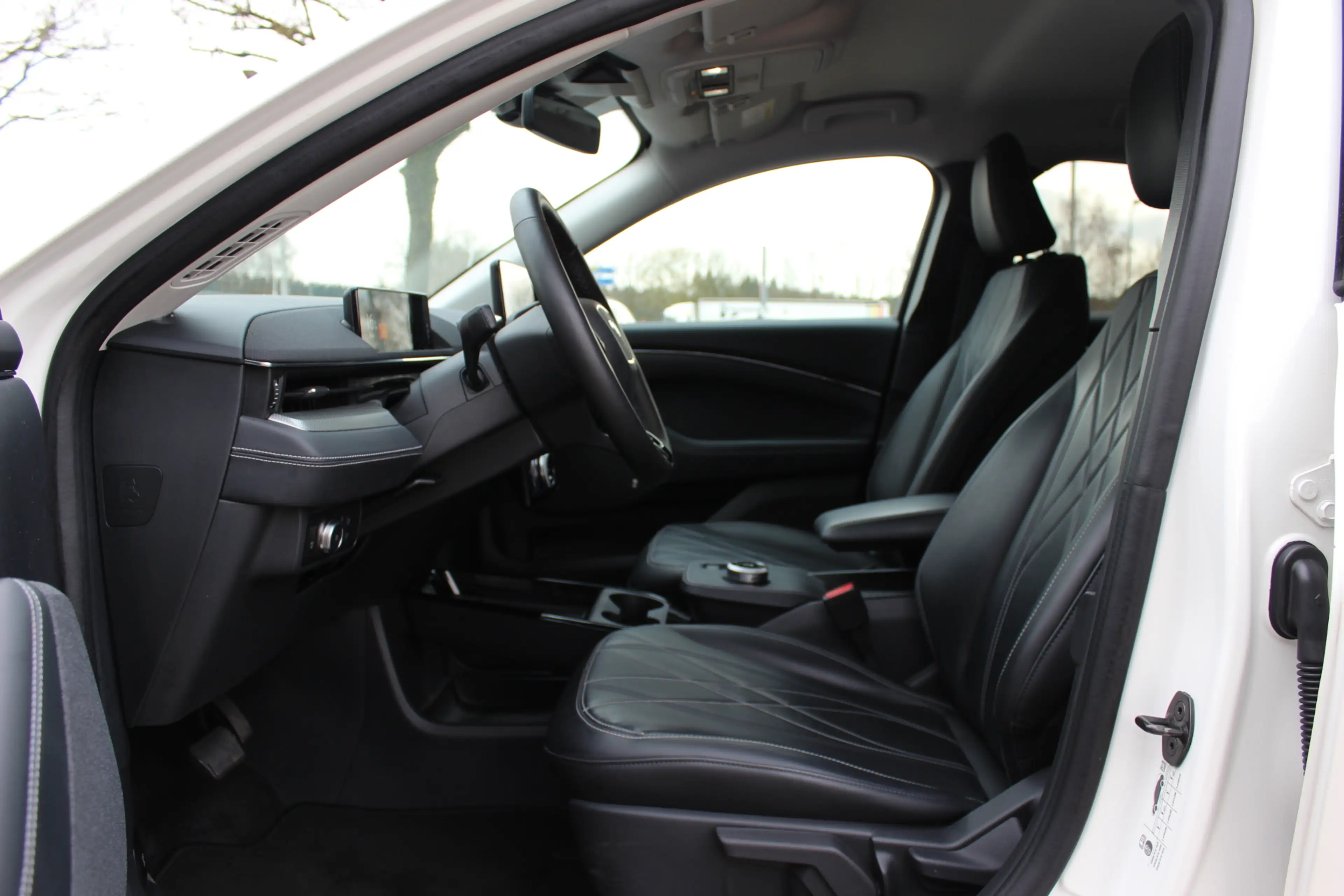 Ford Mustang Mach-E Extended RWD 98 kWh / SoH 93,4% / 360Camera / Lede — photo 11