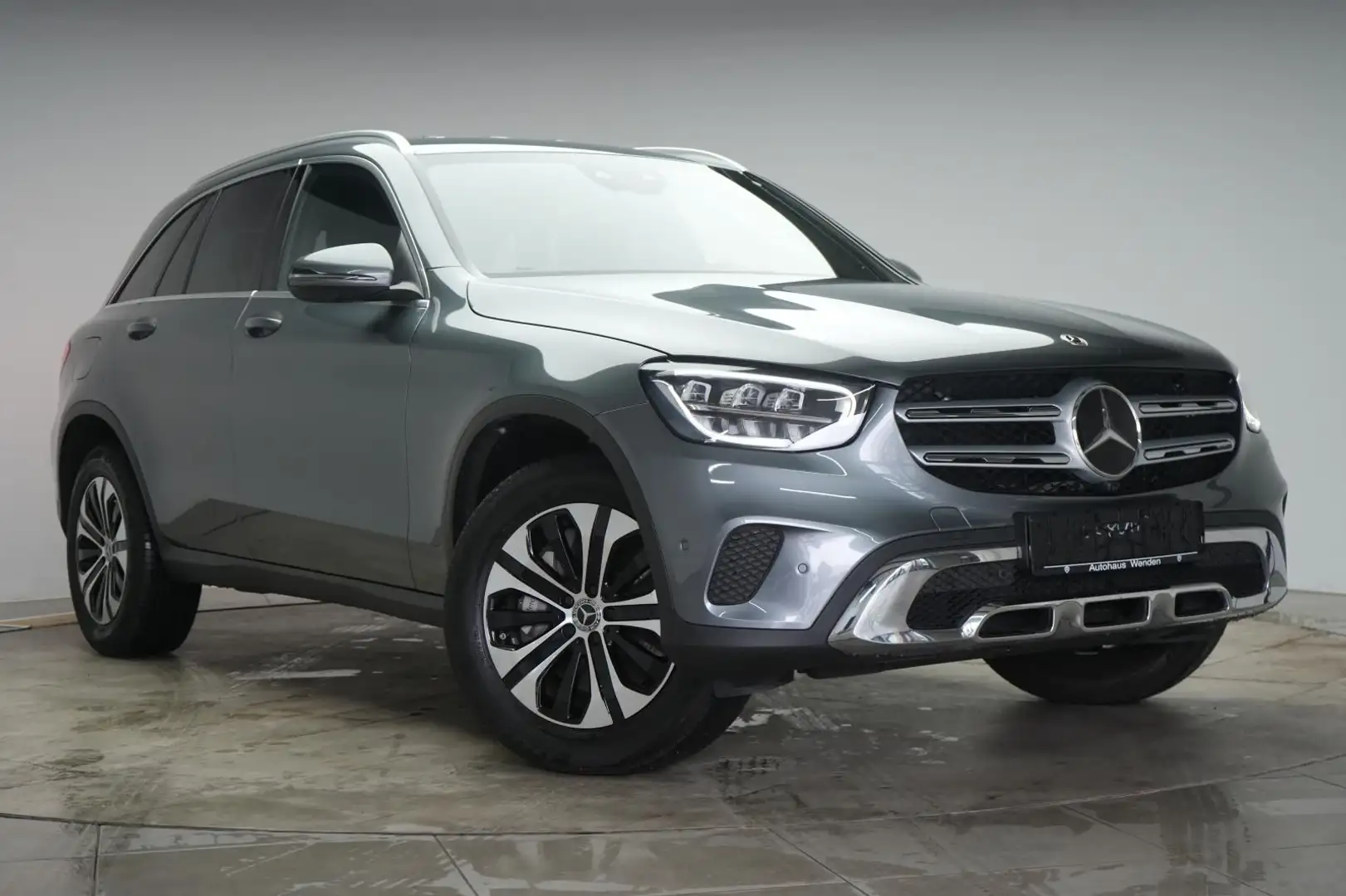 Mercedes-Benz GLC 300 e 4Matic 9G-Tronic Distronic/Kamera/Lane Grau - 1