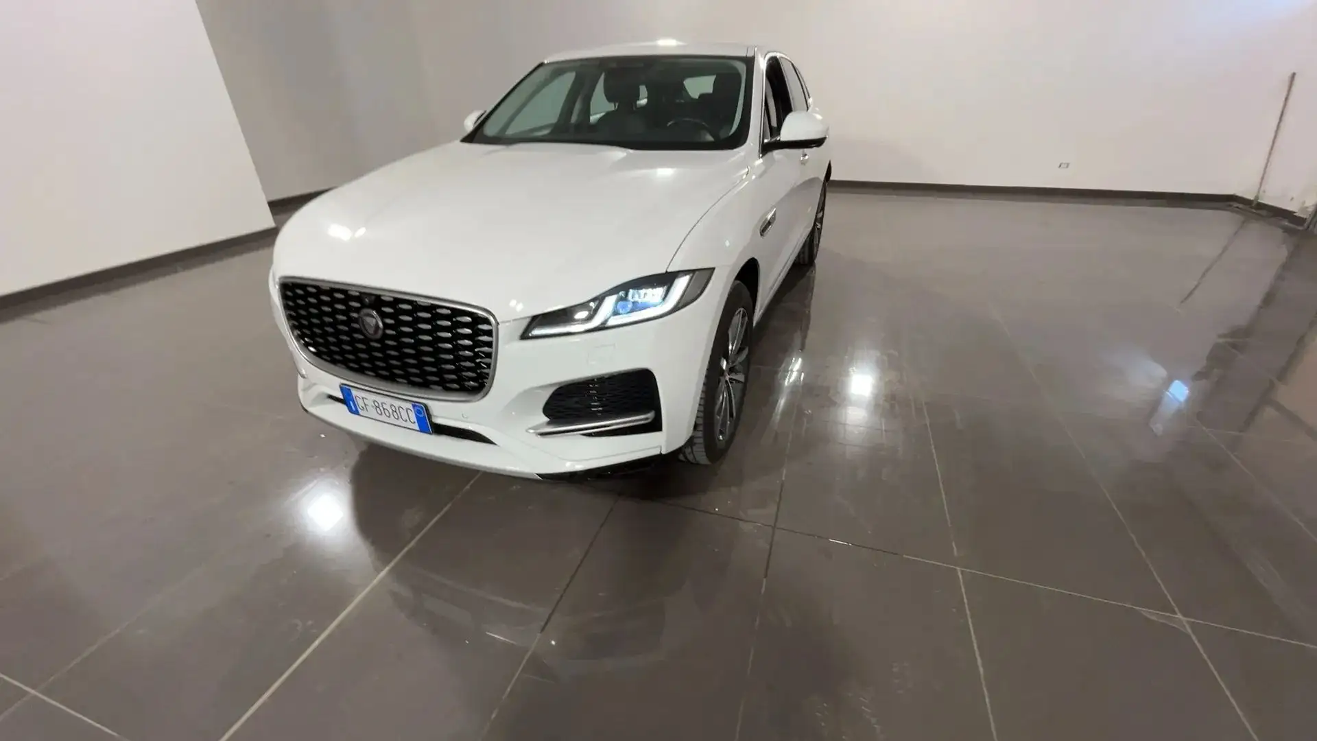 Jaguar F-Pace F-Pace 2.0d i4 mhev SE awd 163cv auto Bianco - 2