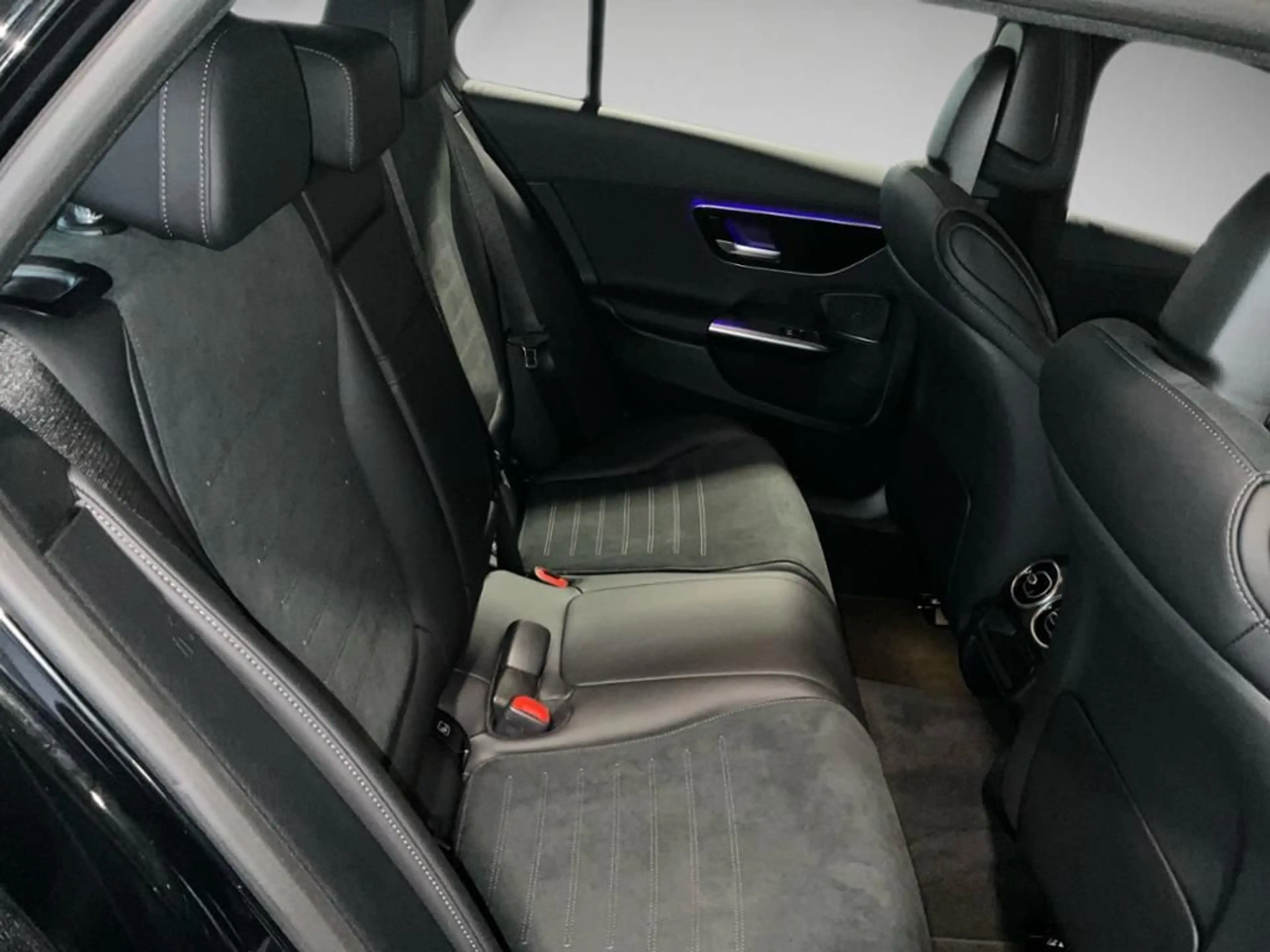 Mercedes-Benz C 300 d T AMG Style AHK AUT Akustikglas Kam. LED — photo 13