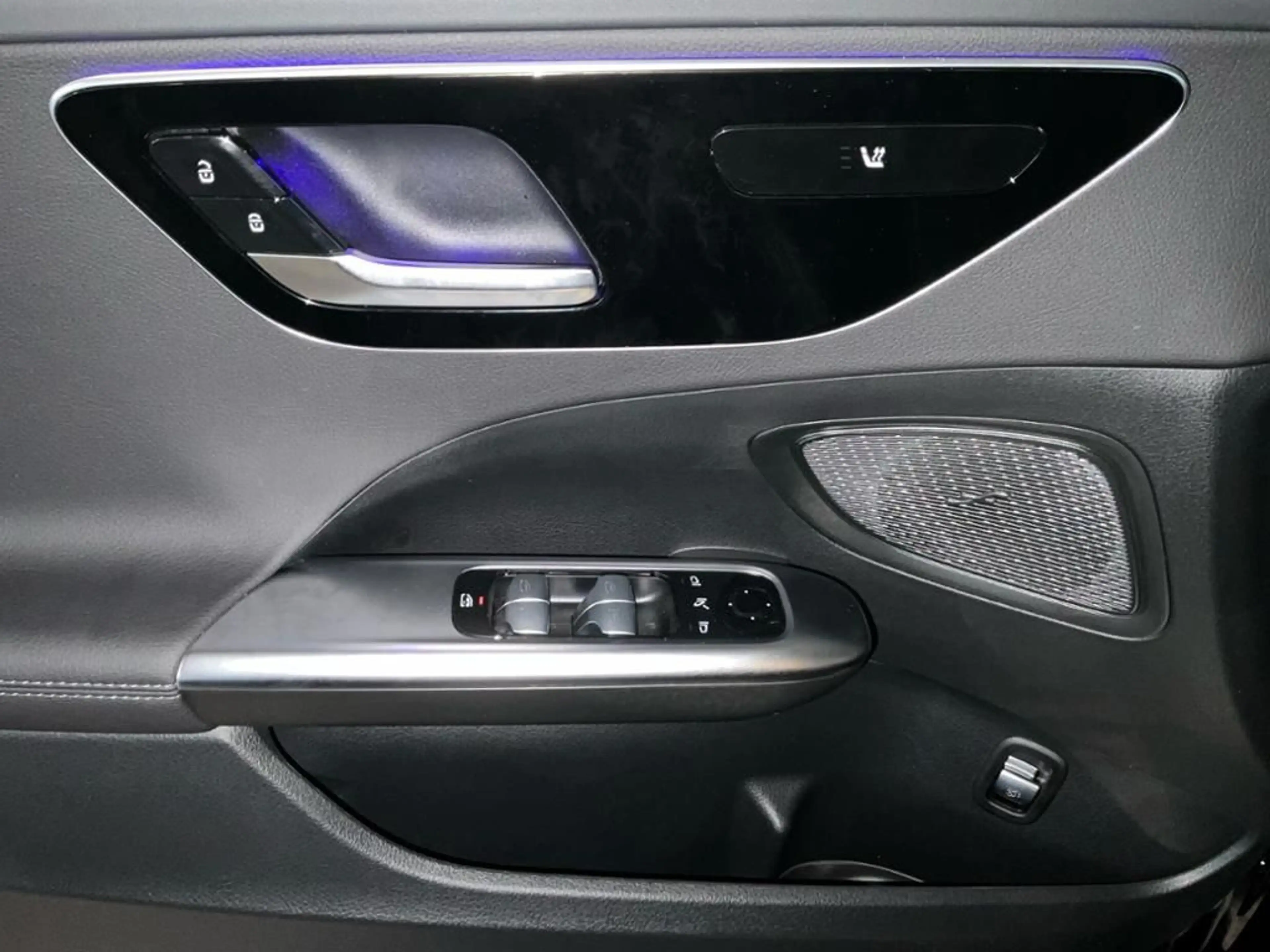 Mercedes-Benz C 300 d T AMG Style AHK AUT Akustikglas Kam. LED — photo 15