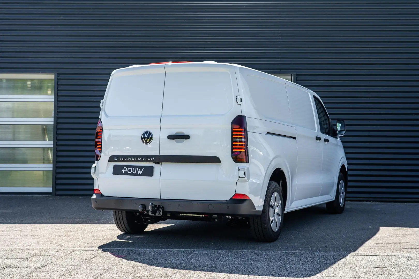 Volkswagen Transporter e-Transporter 34 218pk L2H1 64 kWh | Achteruitrijc Wit - 2