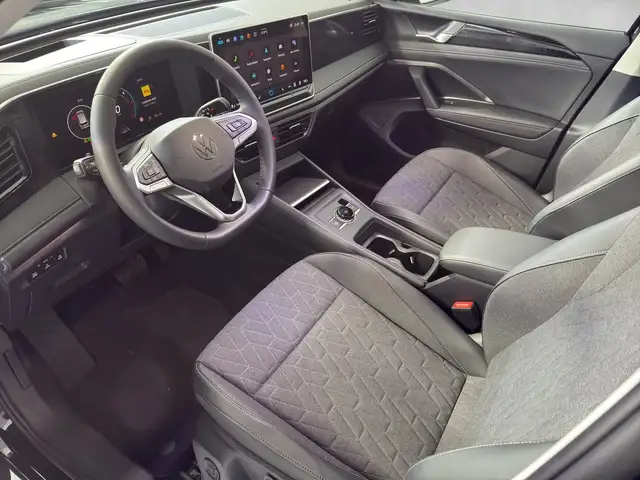 Volkswagen Tiguan view 6