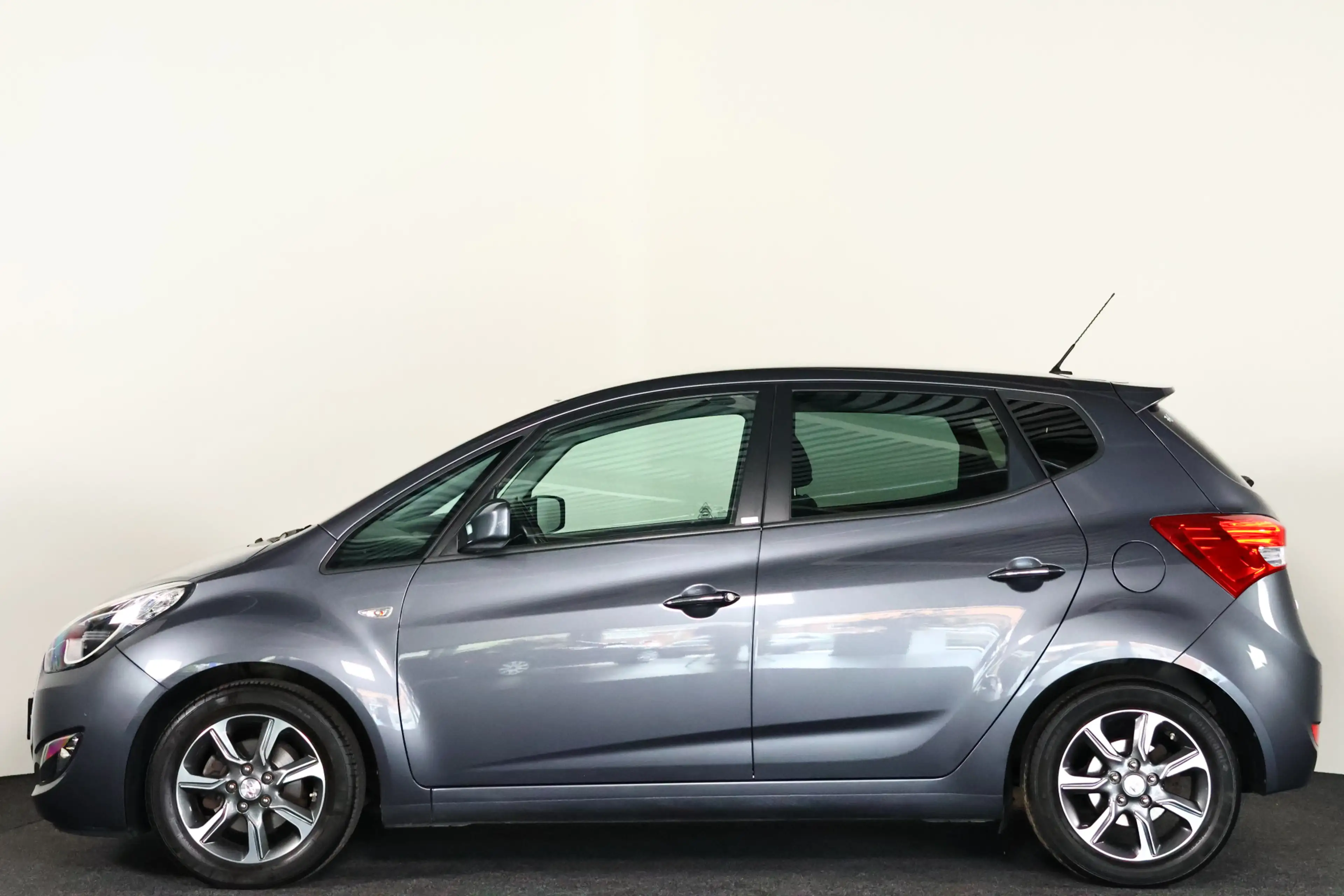 Hyundai iX20 1.6i Go! Airco / Bluetooth / PDC / Stuurverwarming — photo 28