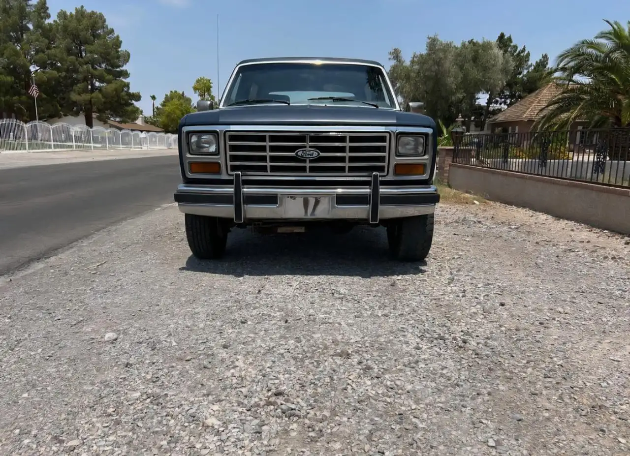Ford Bronco XLT, foto 2