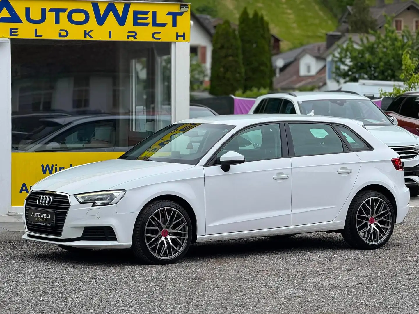 Audi A3 Sportback Basis TDI 85Kw *NAVI *KREDIT MÖGLICH Weiß - 1