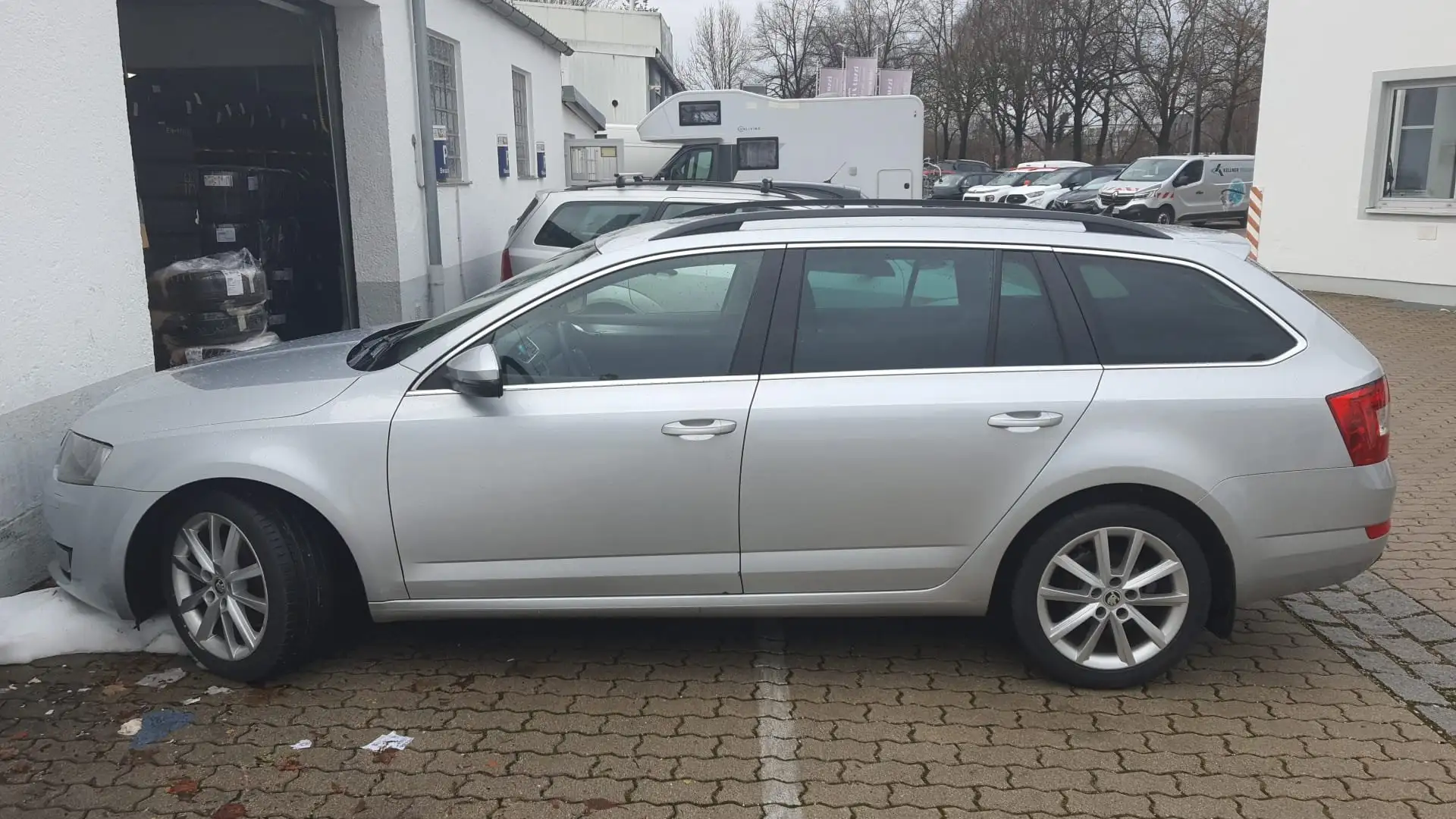 Skoda Octavia Octavia Combi 2.0 TDI (Green tec) DSG Style Stříbrná - 1