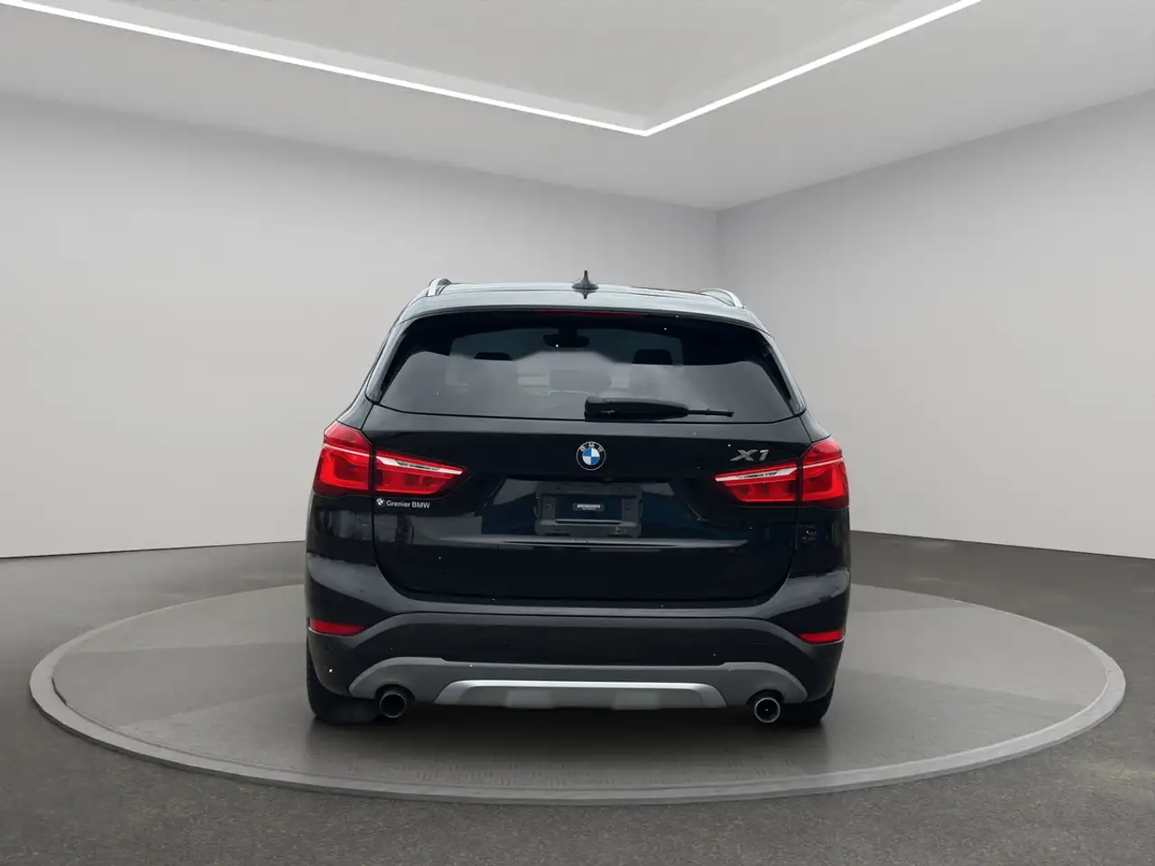 BMW X1 photo BMW X1