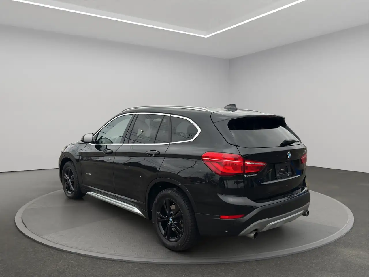 BMW X1 photo BMW X1