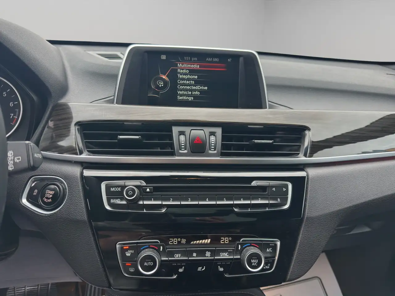 BMW X1 photo BMW X1