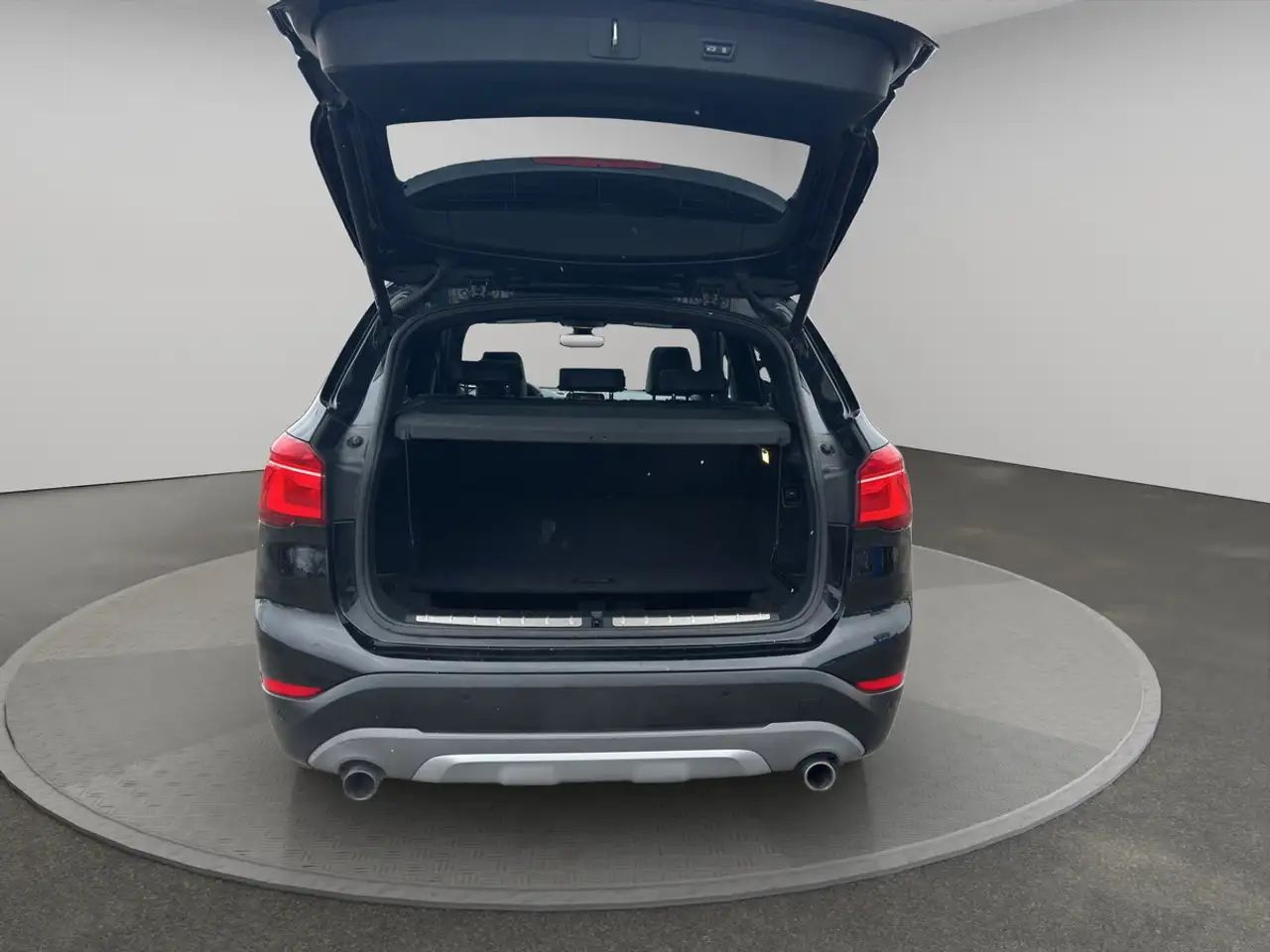 BMW X1 photo BMW X1