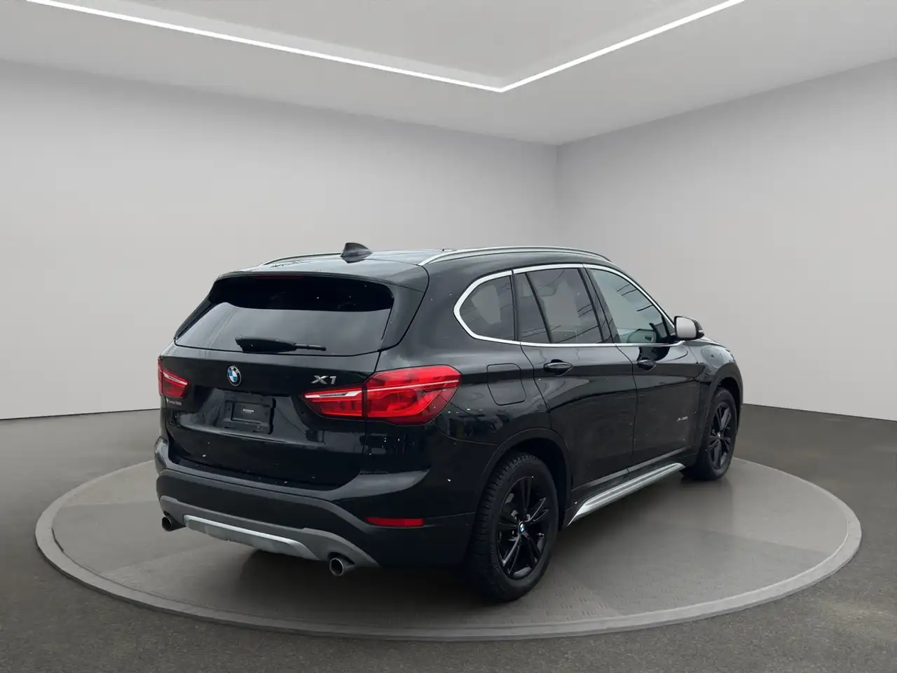 BMW X1 photo BMW X1
