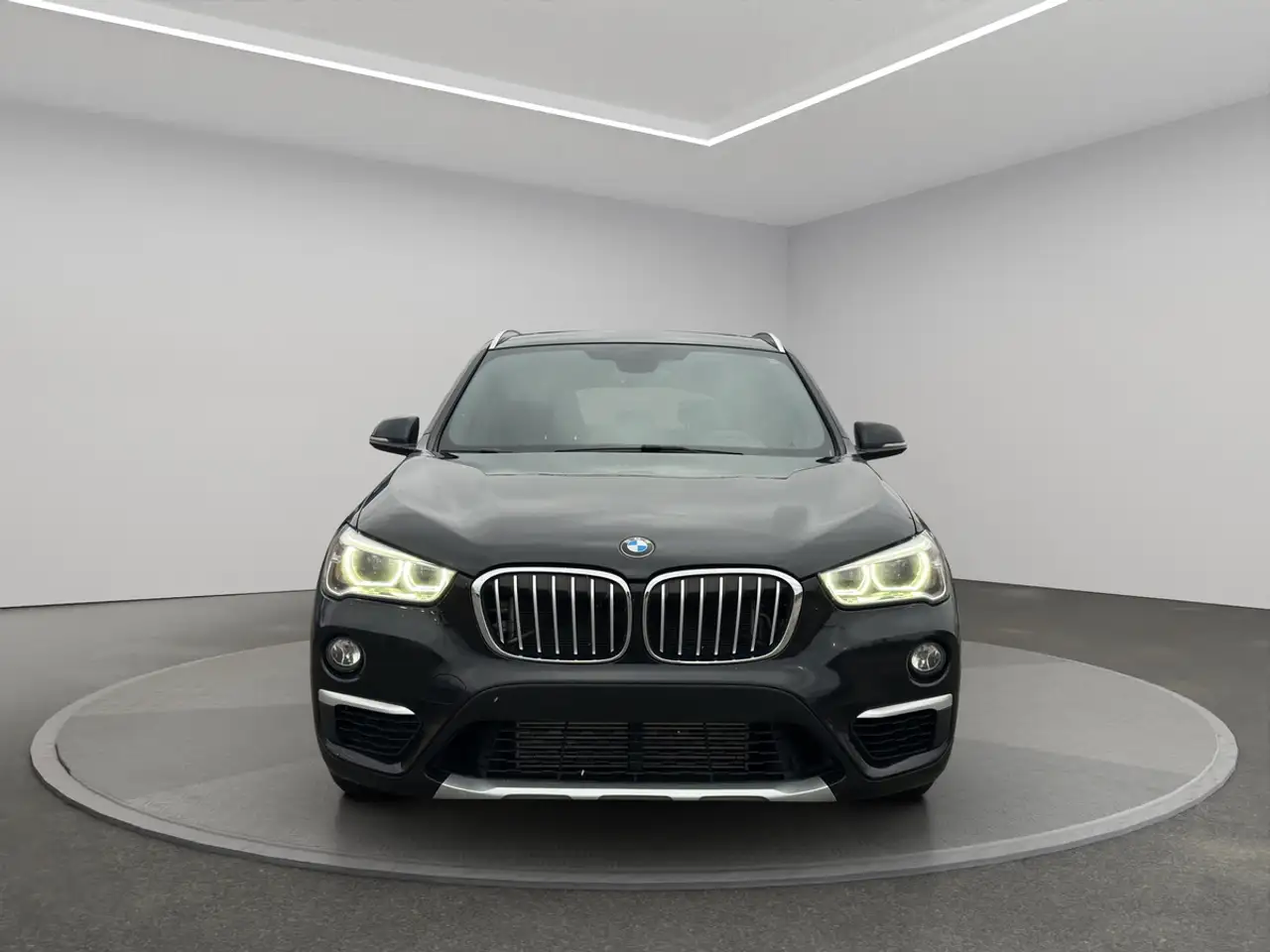 BMW X1 photo BMW X1