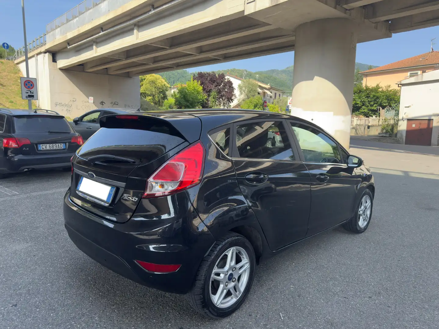 Ford Fiesta 1.4 5P Bz.- GPL Black e White Edition GPL 2035 - 2