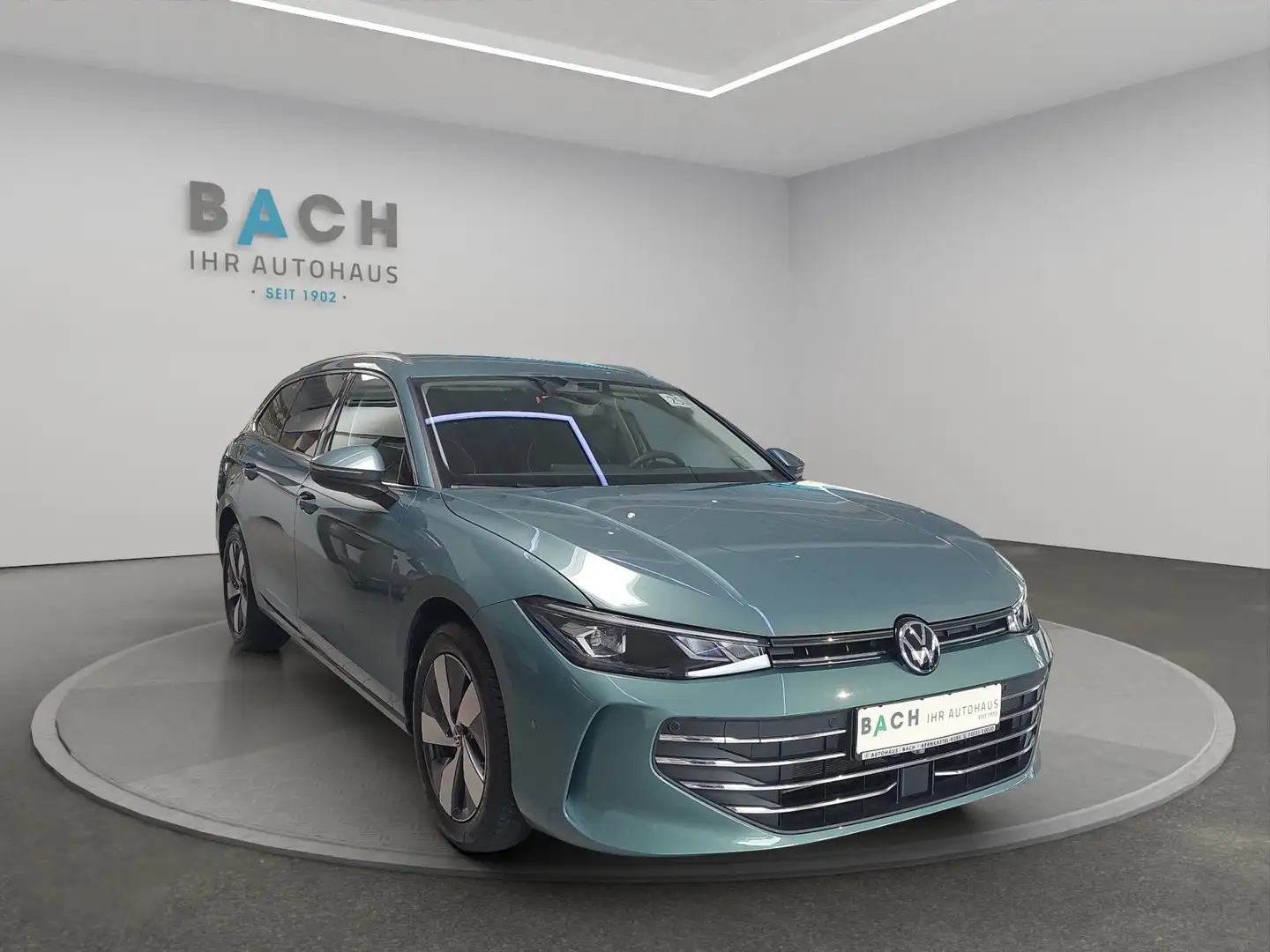 Volkswagen Passat Business 1,5 l eTSI DSG Grün - 2