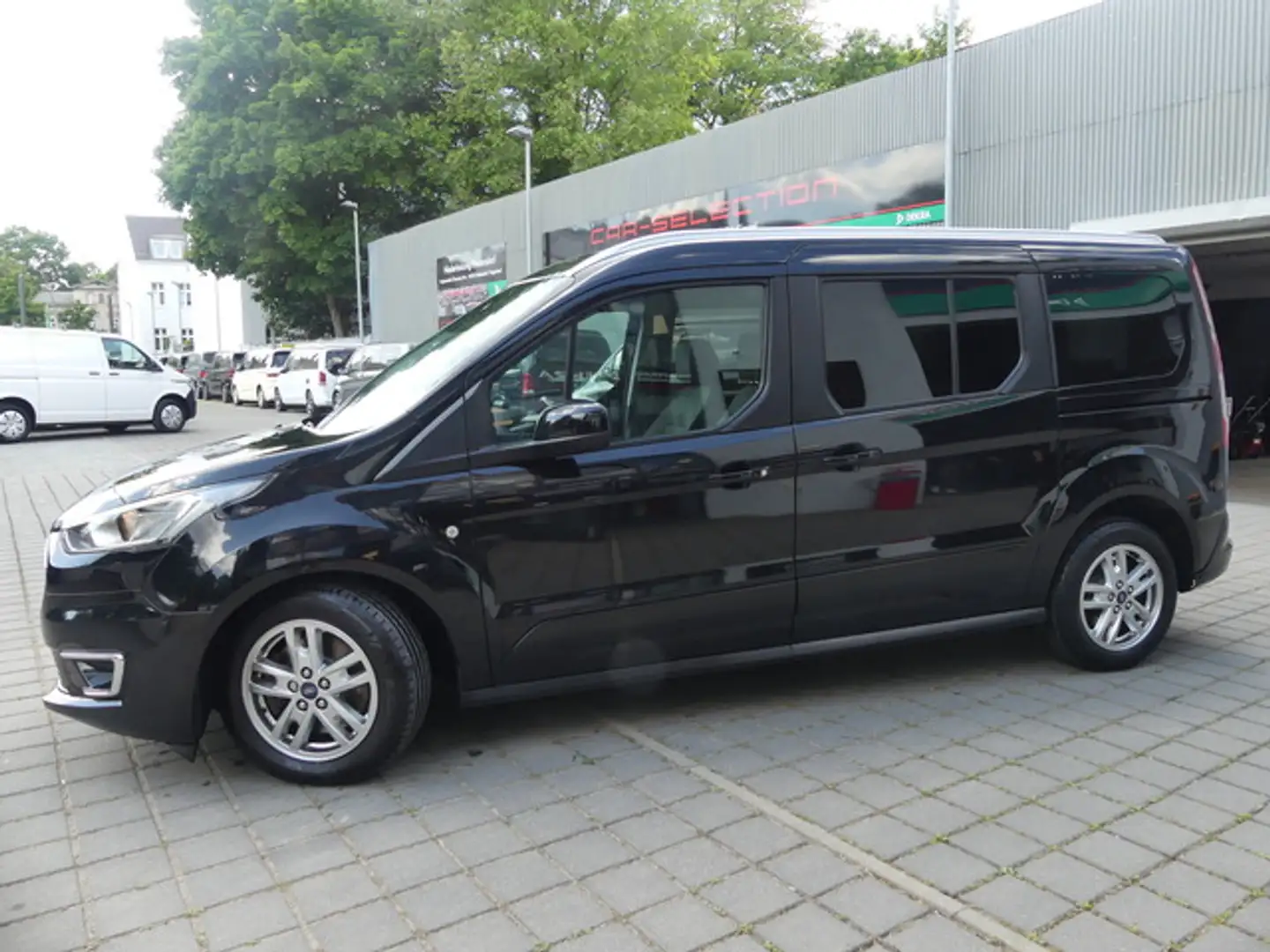 Ford Grand Tourneo Connect 1,5d Titanium 7-SITZER/NAVI/PANO Zwart - 2