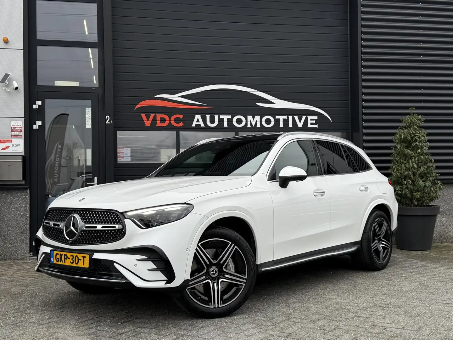 Mercedes-Benz GLC 400 400e 4Matic AMG Pano | Luchtvering | Trekhaak | Bu Wit - 1