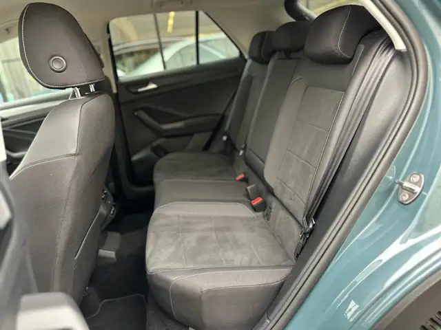 Volkswagen T-Roc view 4