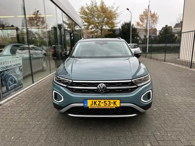 Volkswagen T-Roc view 5