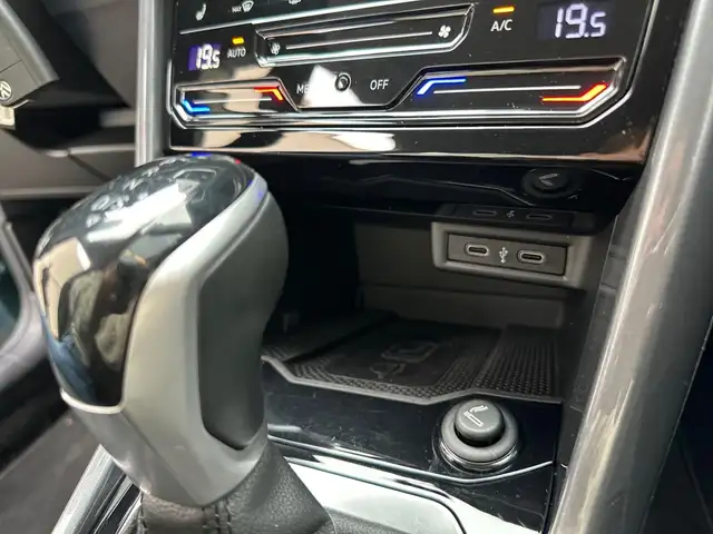 Volkswagen T-Roc view 15