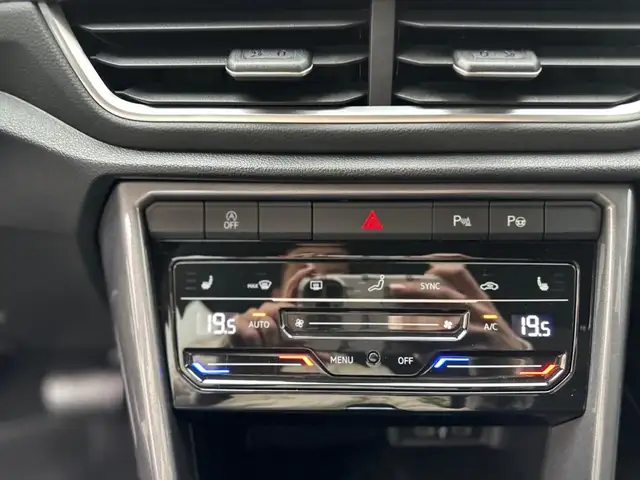 Volkswagen T-Roc view 14