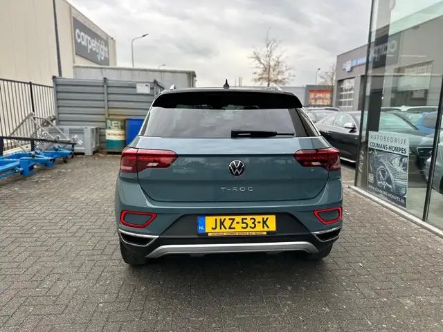 Volkswagen T-Roc view 8
