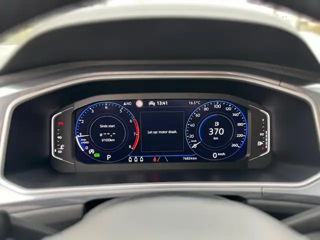 Volkswagen T-Roc view 12