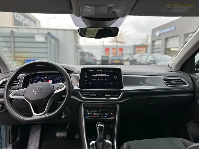 Volkswagen T-Roc view 2