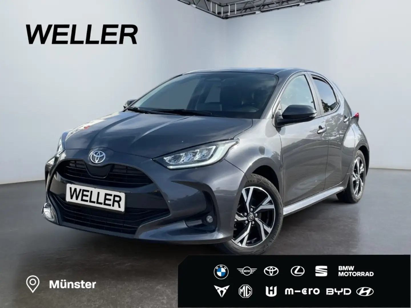 Toyota Yaris Hybrid 116 1.5 Team D *LED*ACC*SHZ*CarPlay* Grijs - 1