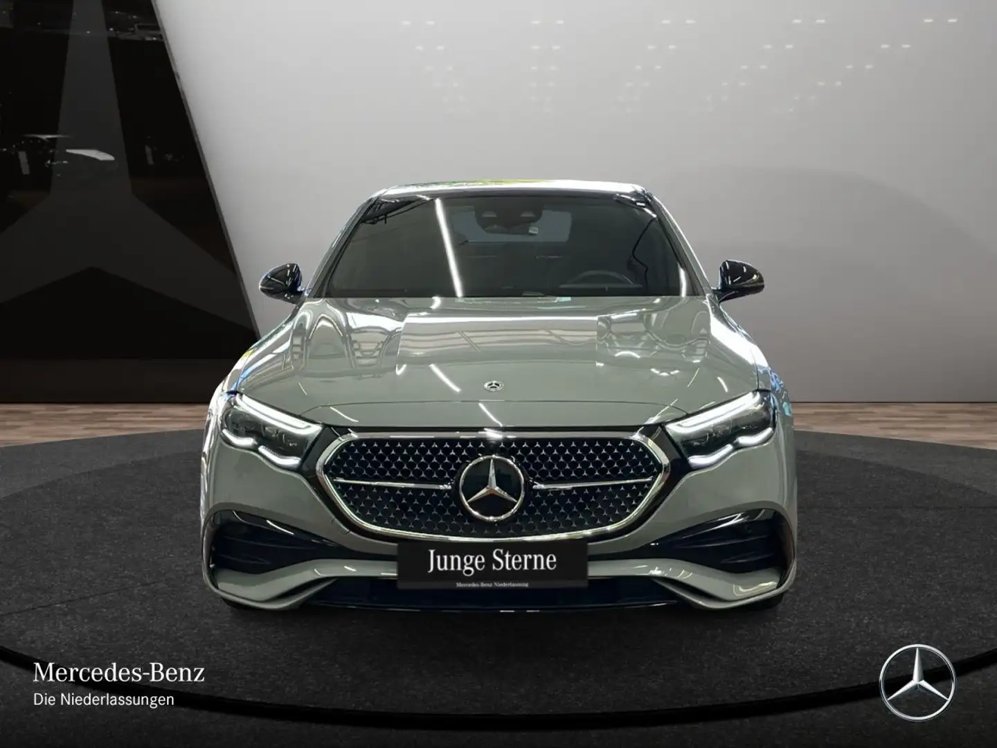 Mercedes-Benz E 400 e 4M Hybrid AMG Fahrass Pano Burmester HUD Grau - 2