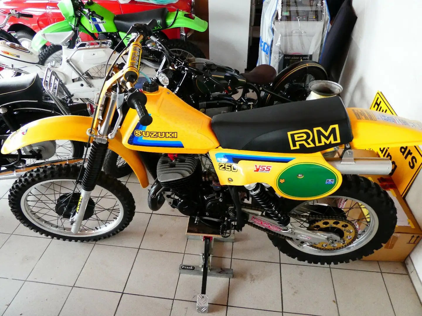 Suzuki RM 250 N *Traum Zustand* wie NEU Žlutá - 1
