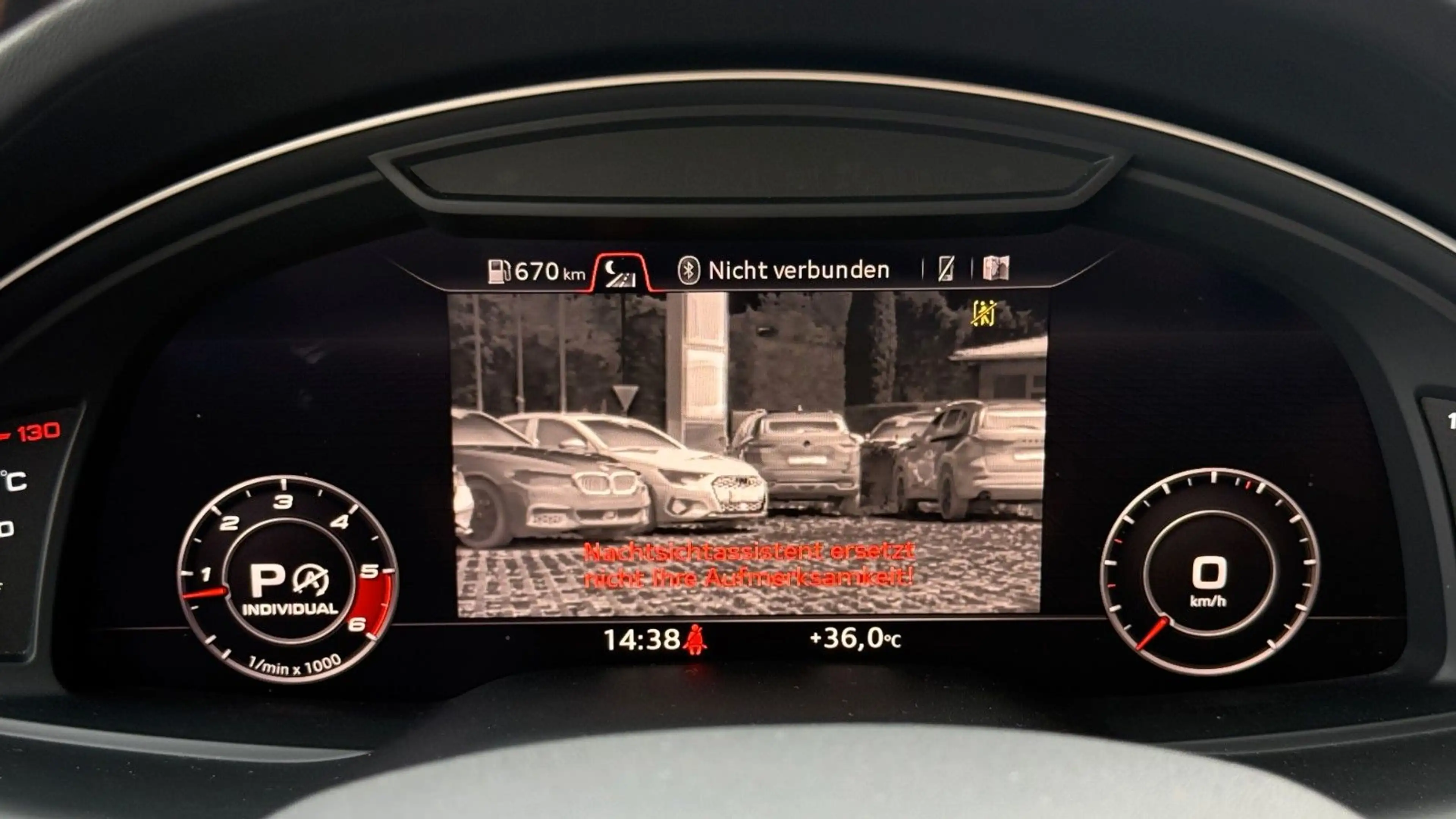 Audi SQ7 4.0TDI qua EXCLUSIVE 7sitze *MEGA AUSST* 22" — photo 33