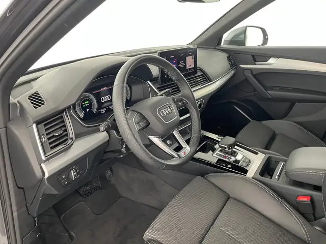 Audi Q5 view 9