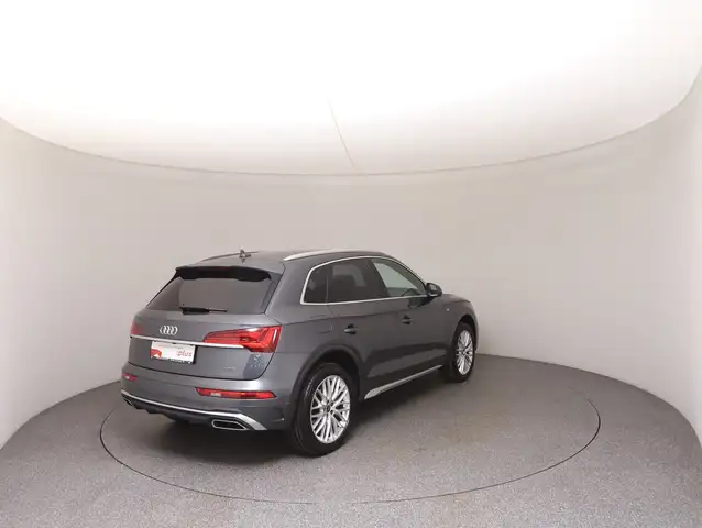 Audi Q5 view 8