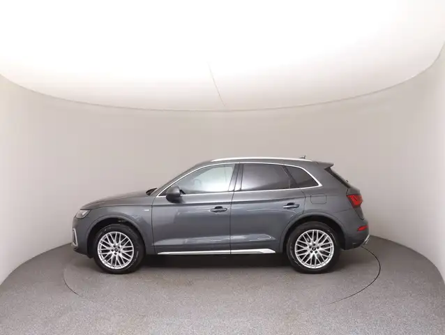 Audi Q5 view 4