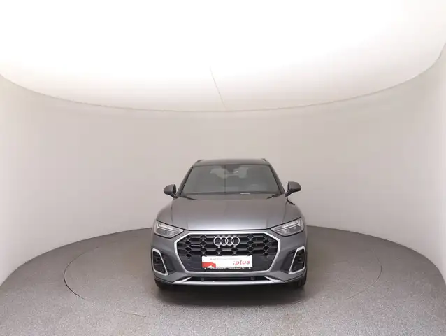 Audi Q5 view 2