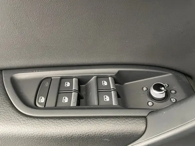 Audi Q5 view 10