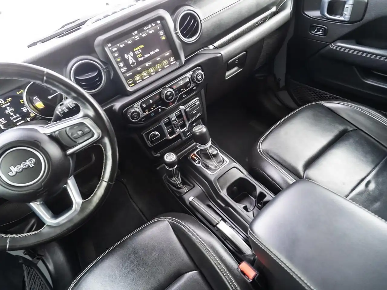Jeep Wrangler снимка Jeep Wrangler