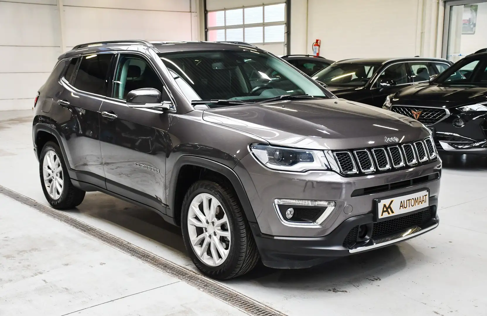 Jeep Compass 1.3 Turbo 4x2 Limited Automaat - NAVI / TREKHAAK Gris - 2