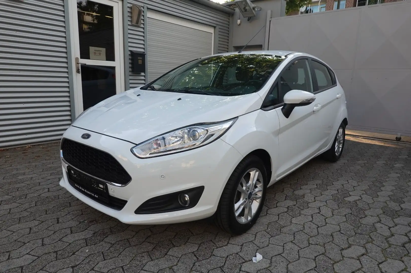 Ford Fiesta Celebration 1,2 1Hand Klima PDC V+H Sitzh Weiß - 1