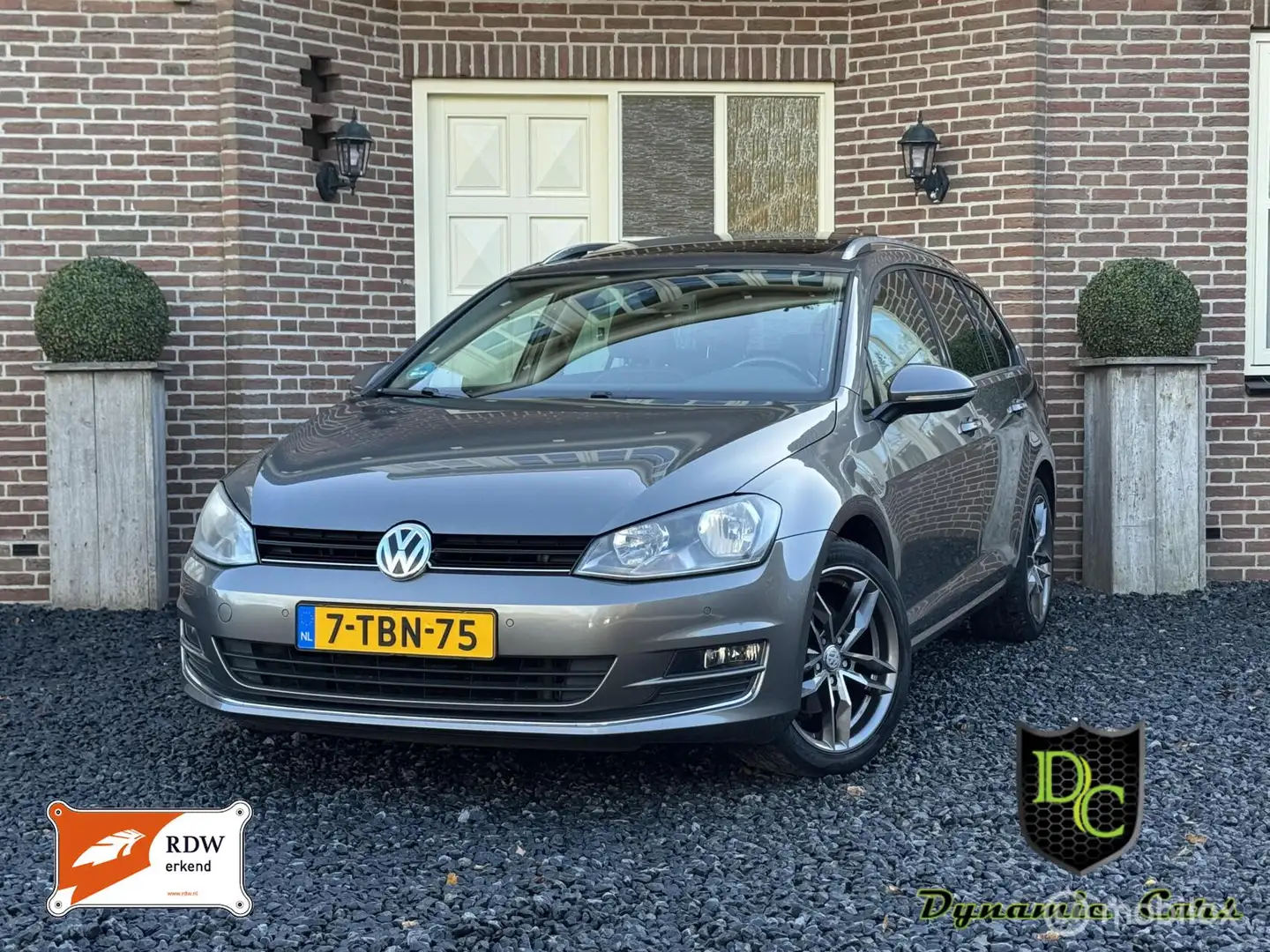 Volkswagen Golf Variant 1.2 TSI Highline AUT *Pano *DB-verv Grijs - 1