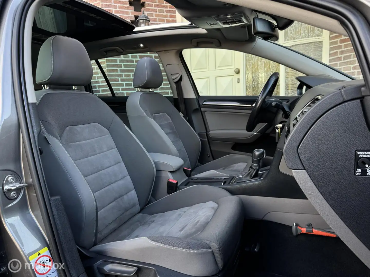 Volkswagen Golf Variant 1.2 TSI Highline AUT *Pano *DB-verv Grijs - 2