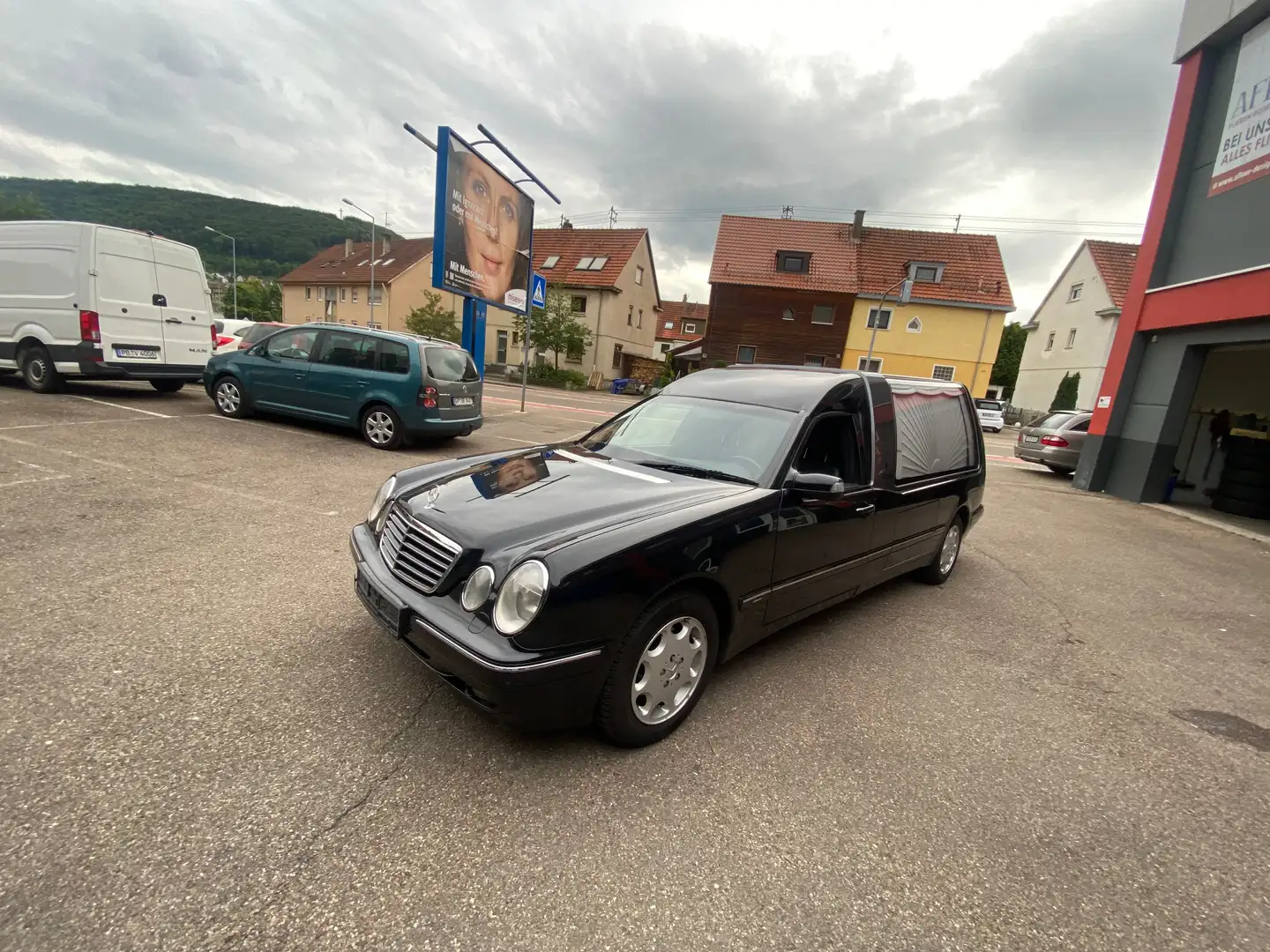 Mercedes-Benz E 270 T CDI Elegance / Sonder-KFZ: Bestattungswagen Black - 2