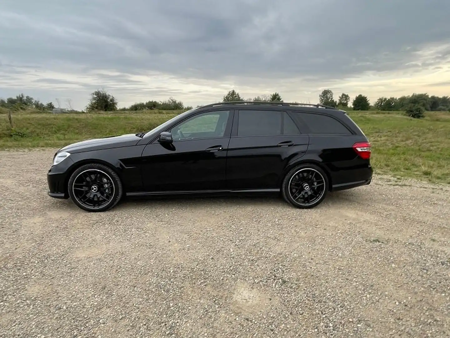 Mercedes-Benz E 63 AMG Negro - 2