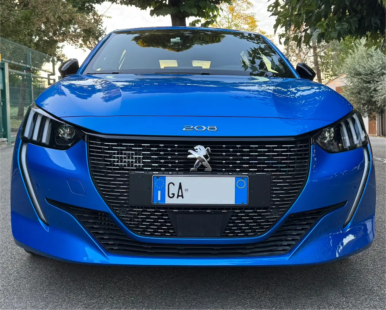 Peugeot 208 1.2 puretech GT Line s&s 130cv eat8 Modrá - 1