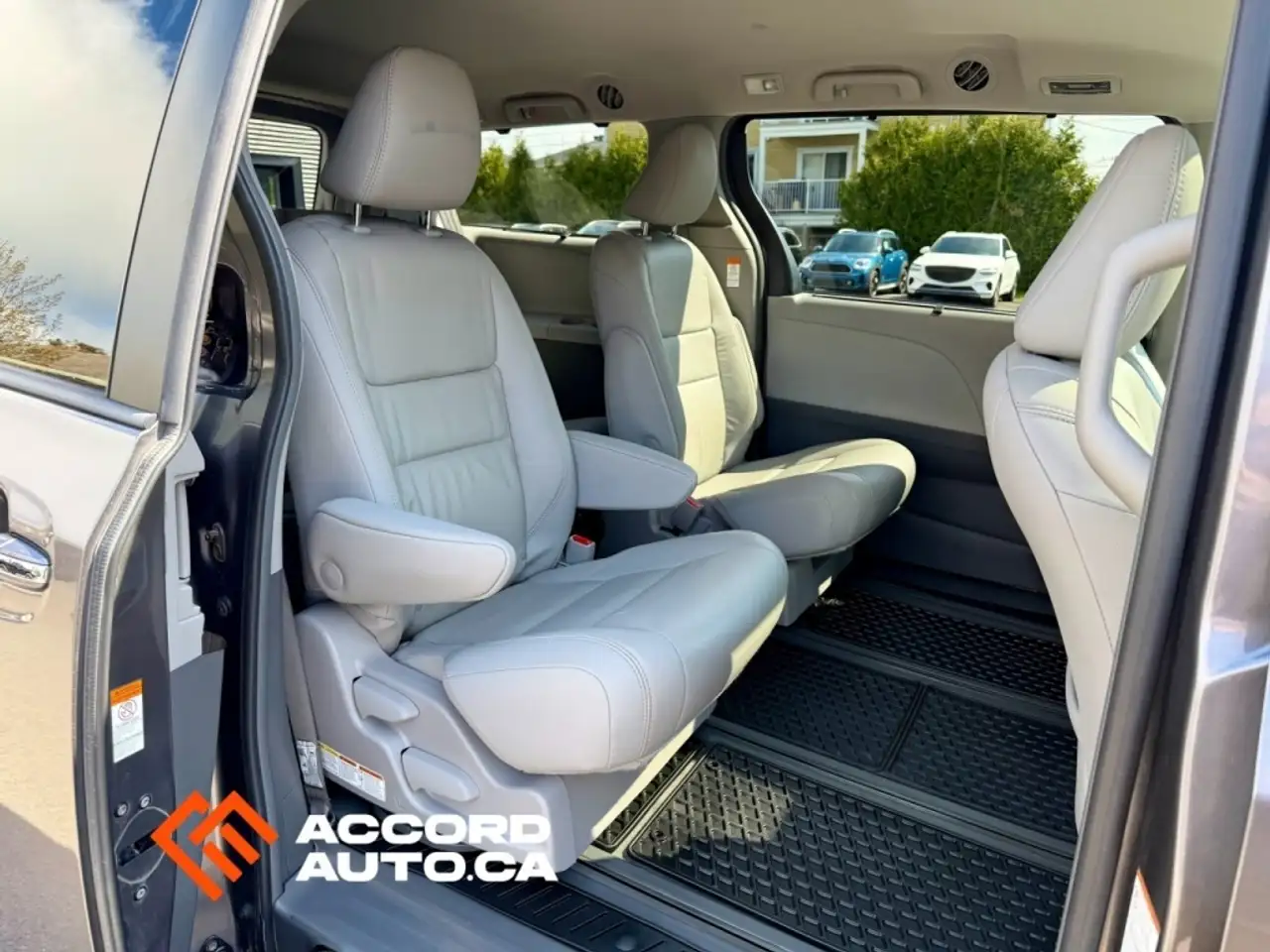 Toyota Sienna fotografie Toyota Sienna