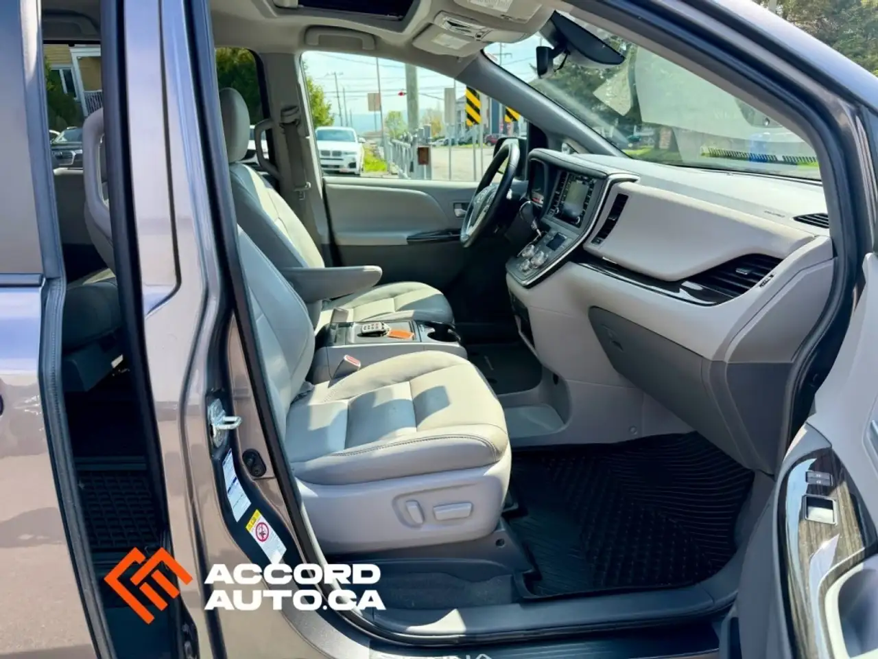 Toyota Sienna fotografie Toyota Sienna